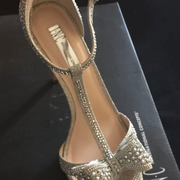 Size 8.5 new with box - Picture 2 of 3